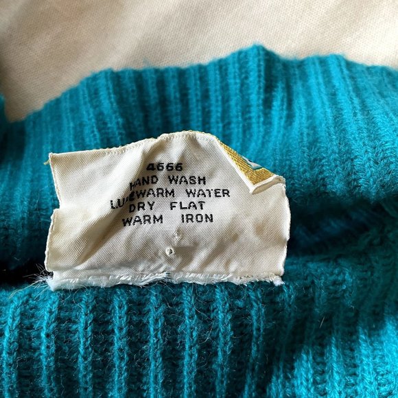 70s Vintage Kmart Bright Teal Ribbed 100% Acrylic Long Sleeve Cardigan Sweater w - Picture 8 of 8